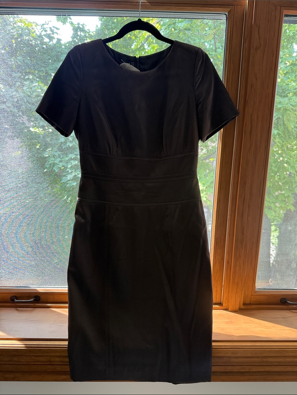 Louis Feraud Black Short-Sleeve Sheath Dress